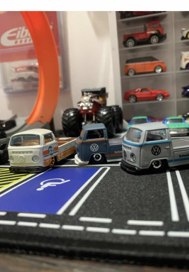 Hotwheels volkswagen T2 pick up. Lucu, kecil, mungil, ceper. #hotwheels #hotwheelsindonesia #hotwheelsmalaysia #hotwheelscollections #diecast #unboxing #minigt #inno64 