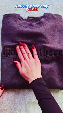 I’m in love with this sweatshirt! 😍 #sweatshirt #sweatshirts #sweatshirtstyle #sweatshirtseason