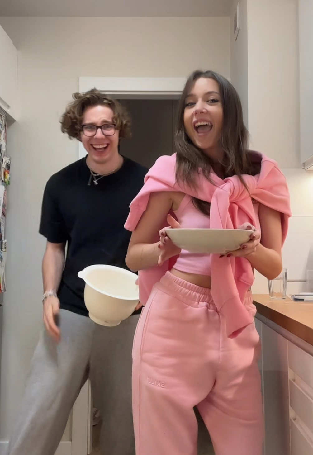 Ugotowalam 12 potraw wigilijnych w domach 12 influncerów, a film z tego jest już na moim kanale😘🥟🧑🏼‍🎄 @Bagi 