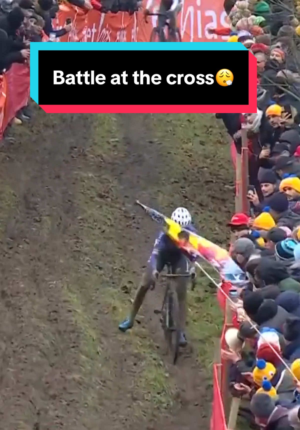 some battle 😮‍💨👏 Ceylin del Carmen Alvarado takes a huge win in Namur after an epic clash with World Cup leader Lucinda Brand 🏆👏 #cyclocross #CXWorldCup #FLCS 