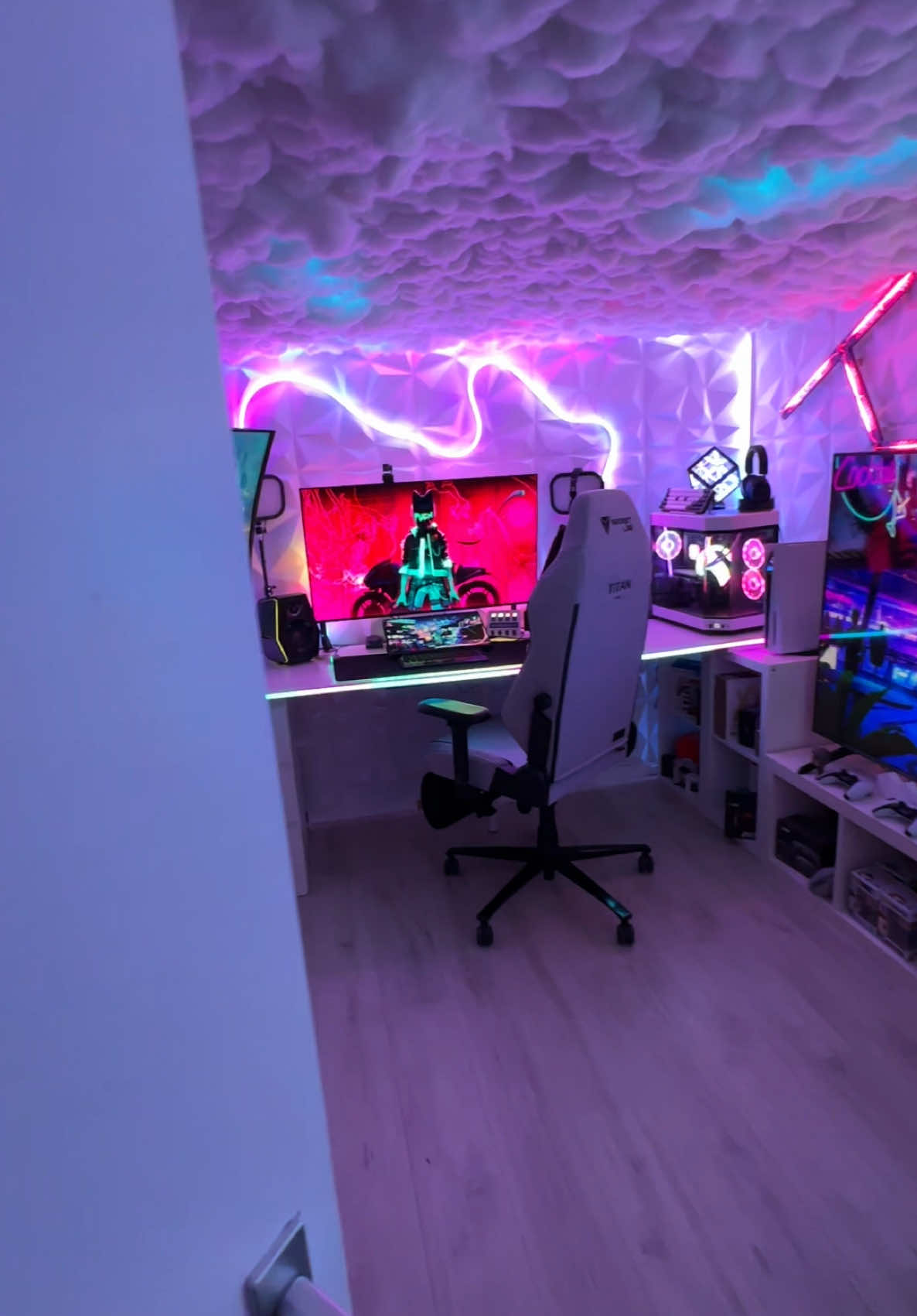 Come in 😎✨✨ #gaming #GamingSetup #gamerlife🎮 #gamingsetups #setupinspiration #gameroom #gamerooms #desksetups #gamingroom #gamingroomsetup 