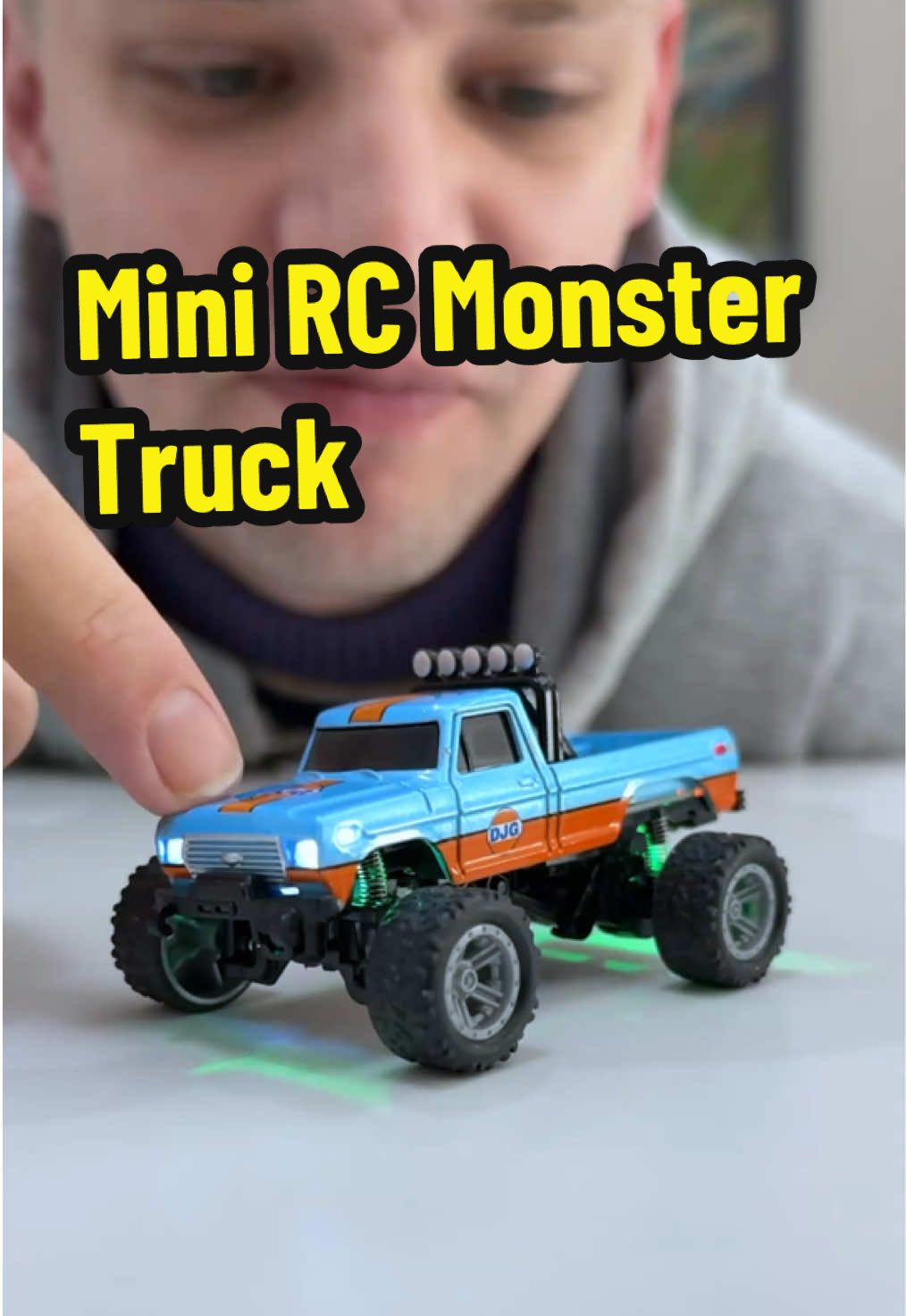 Mini RC Truck SUV Drift Pickup Truck #tiktokmademebuyit #remotecontrolcar #remotecontroltruck #stockingstuffers #christmastoys #toys #giftforkids#minitruck 