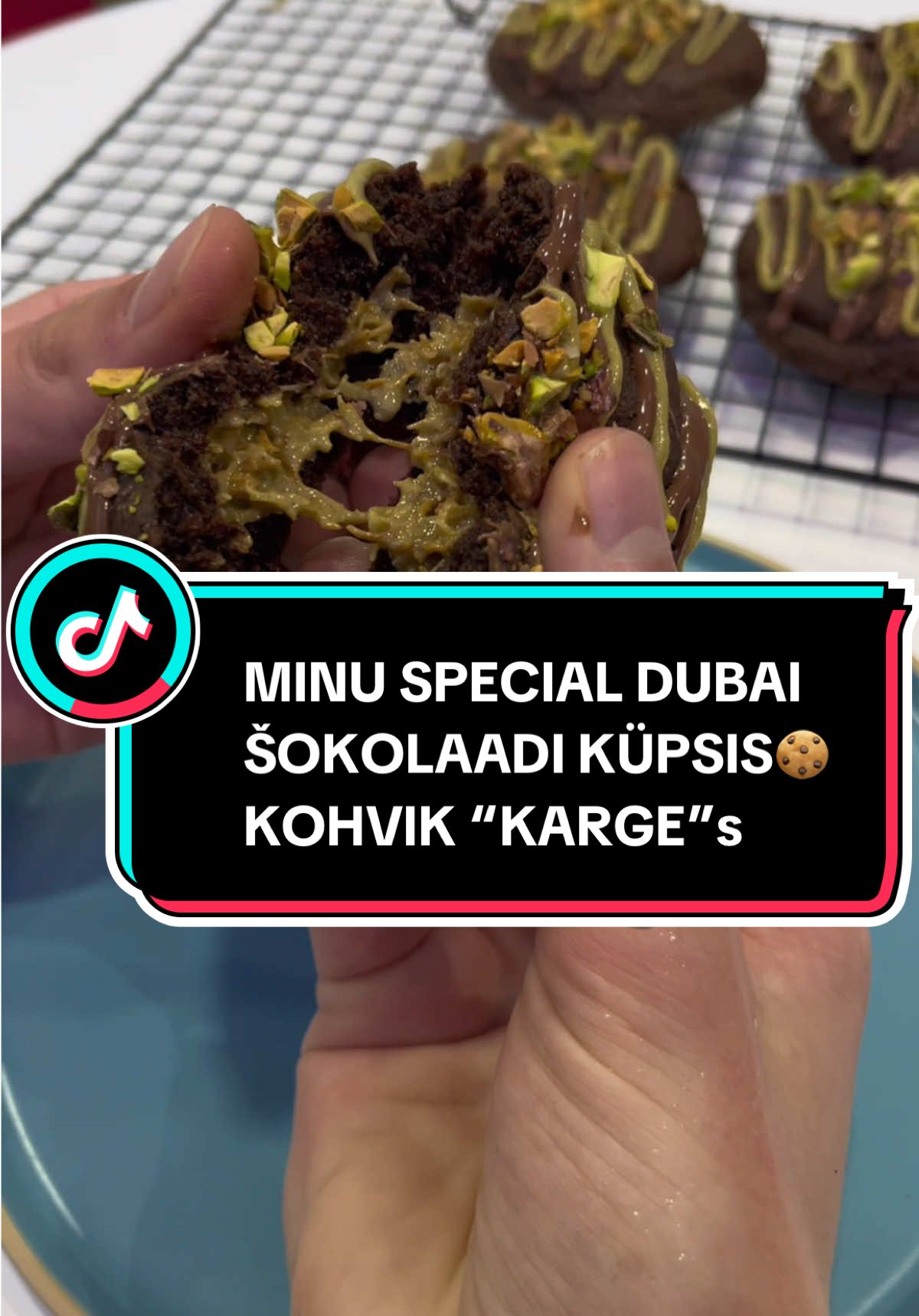 UNREAL.. Minu special Dubai Šokolaadi küpsis🍪 on nüüd @karge_tallinn müügil🫣 Tasub järgi proovida, see on bänger! #eestitiktok #sinivee #karge 