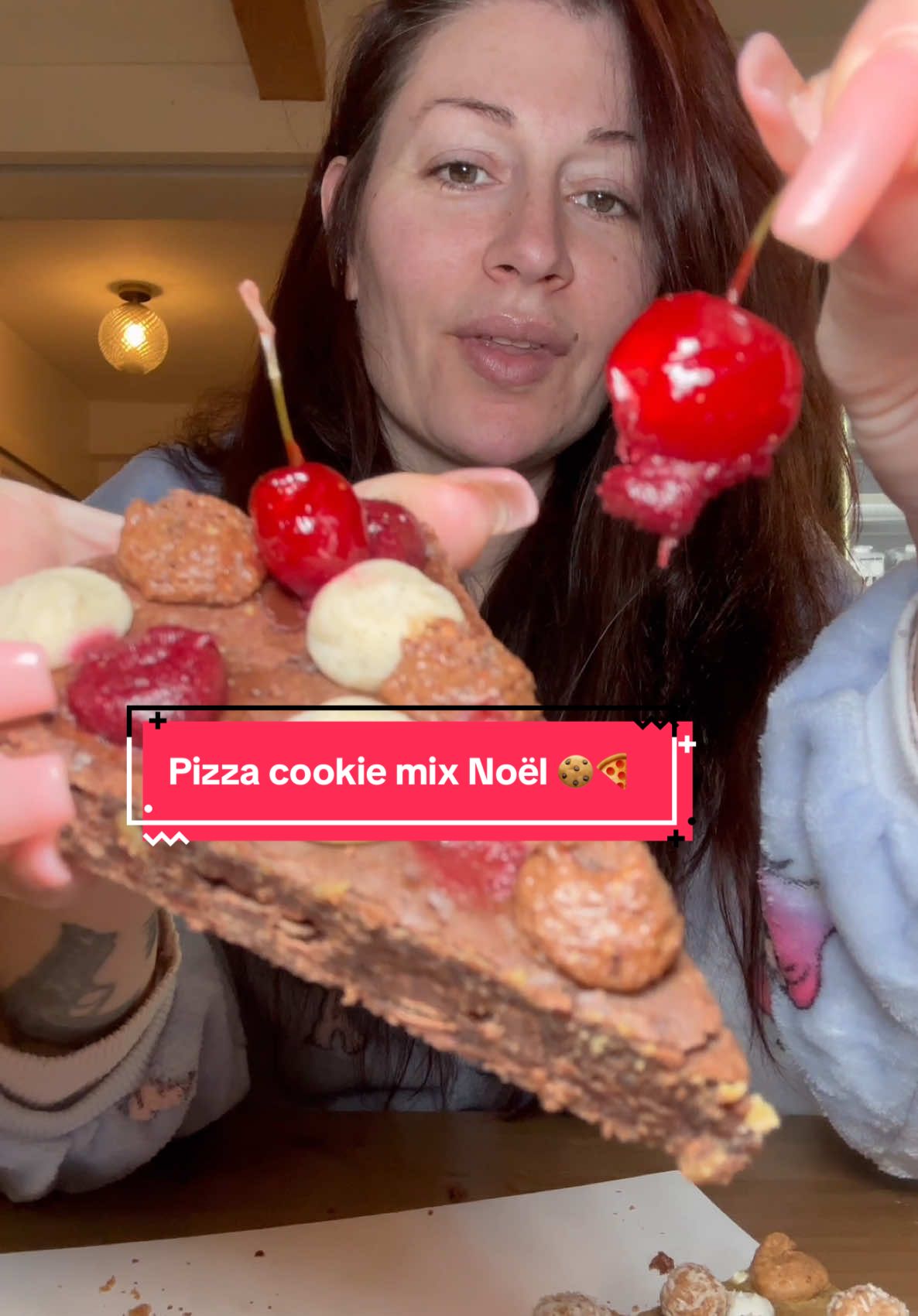 Je mange la pizza-cookies mix de Noël de chez @Cedric Grolet 🎄🍪🍕et j’étais pas prête à autant de saveurs differentes #cookie #pizza #mix #noel #xmas #cafe #degustation #decouverte #food #patisserie 