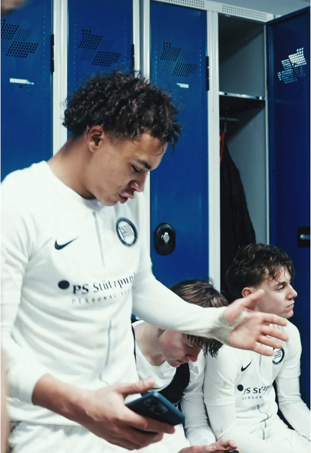 Dressing room celebration! 🤪🕺 #sturmgraz #UYL #footballtiktok #celebration #MadeInRomania 