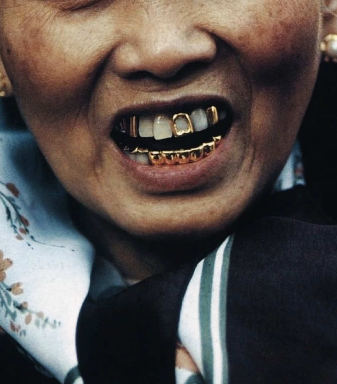 grillz.|  #grillz#aesthetics#gold#silver#diamondgrillz#pinterest#pinterestaesthetic#pinterestinspo #fyp#fy#xyzabc#r3alst4r19