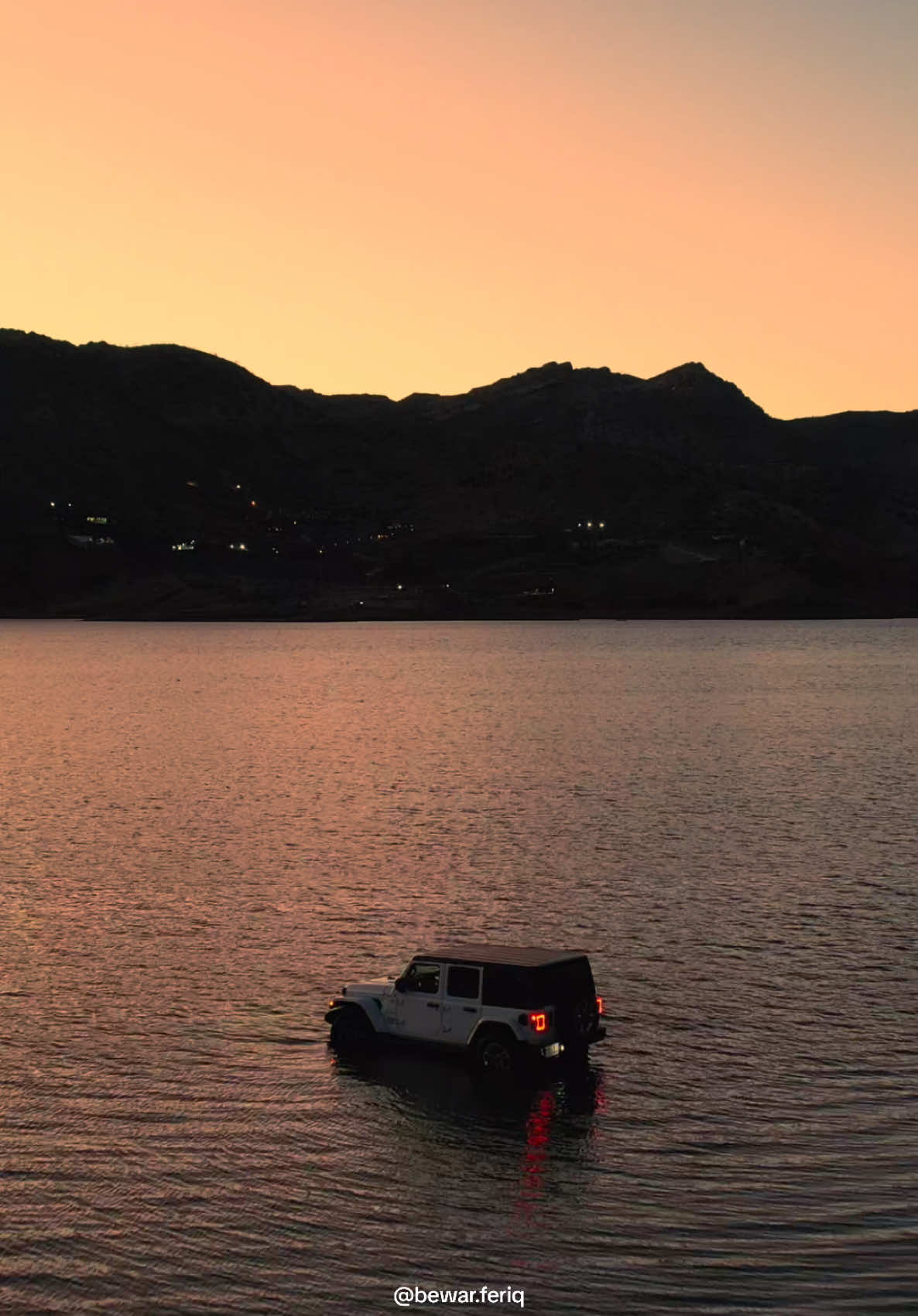 Min ji wê gelek hez kir                              #sunset #duhokdam #duhok #kurdistan #jeep #jeepwrangler #jeepboat #boat #shvanperwer #bewarferiq 