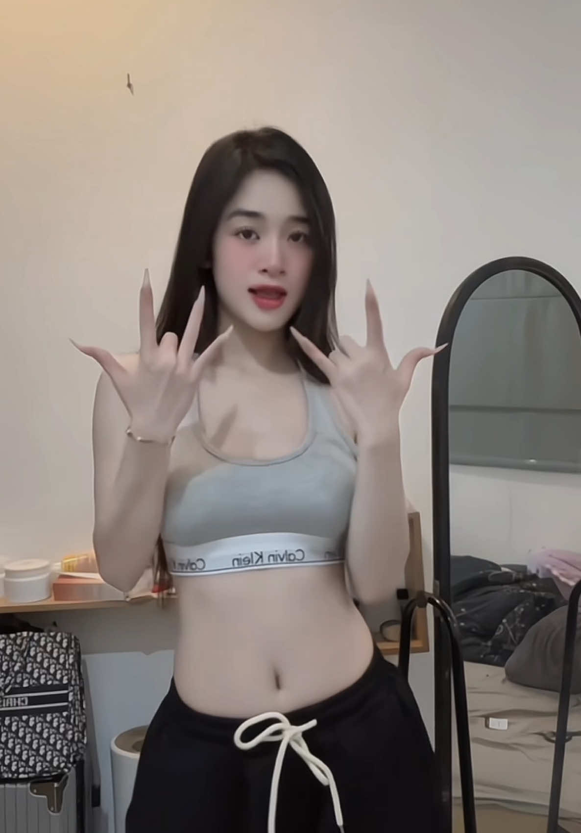 Xin phép bác sĩ cho cháu nhảy đúng 20s thôi :)) #xuhuong #viral 