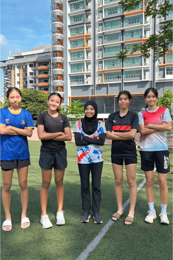 Let’s be ready for 2025 season. Atlet perempuan sedia ada Shikin dan Maritza bersama 3 atlet baru dari Kuala Lumpur yang berumur 13 14 dan 15 dan ketinggian 168cm,171cm dan 173cm. Tinggi2 anak2 KL rupanya. Misi mencari Ngew Sin Mei baru dari KL. #longjump #triplejump 