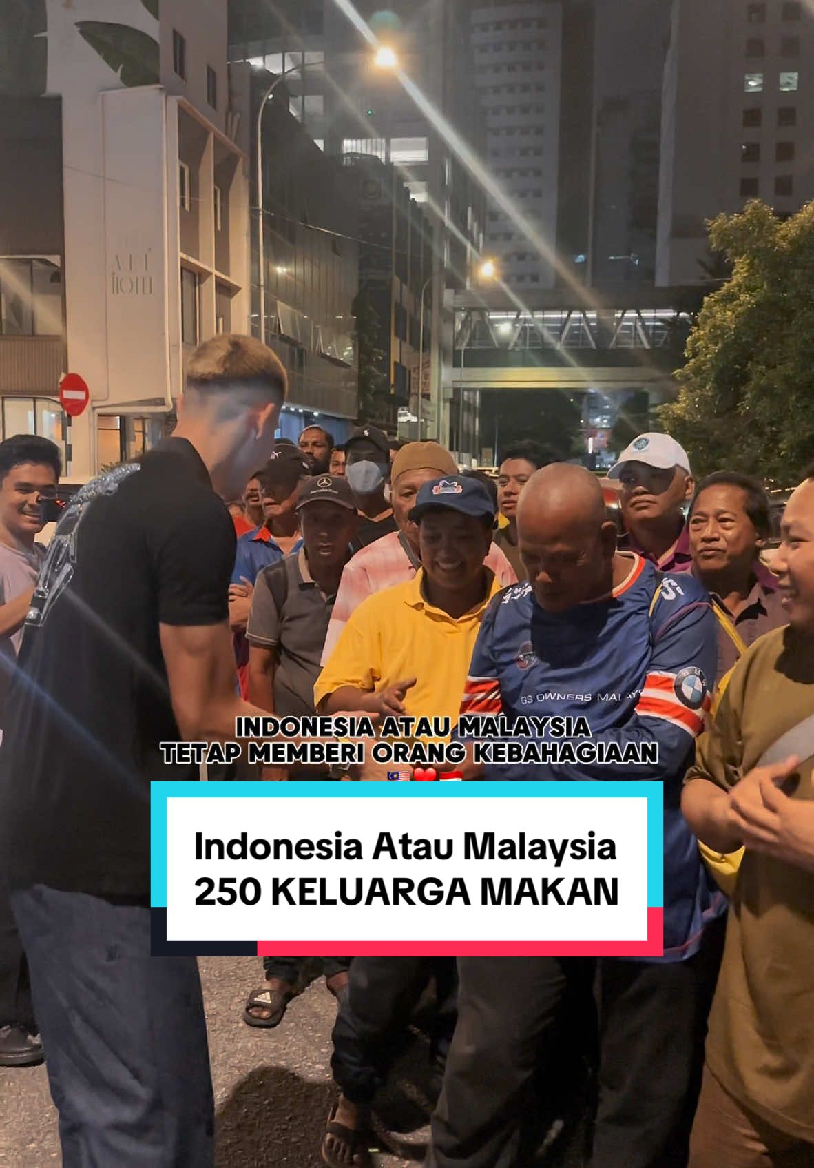 Indonesia Atau Malaysia Tetap Memberi Bahagia Sesama Manusia , 250 Keluarga Tiada Rumah Makan , #aisarkhaledd #malaysia #indonesiamaju #masukberanda 