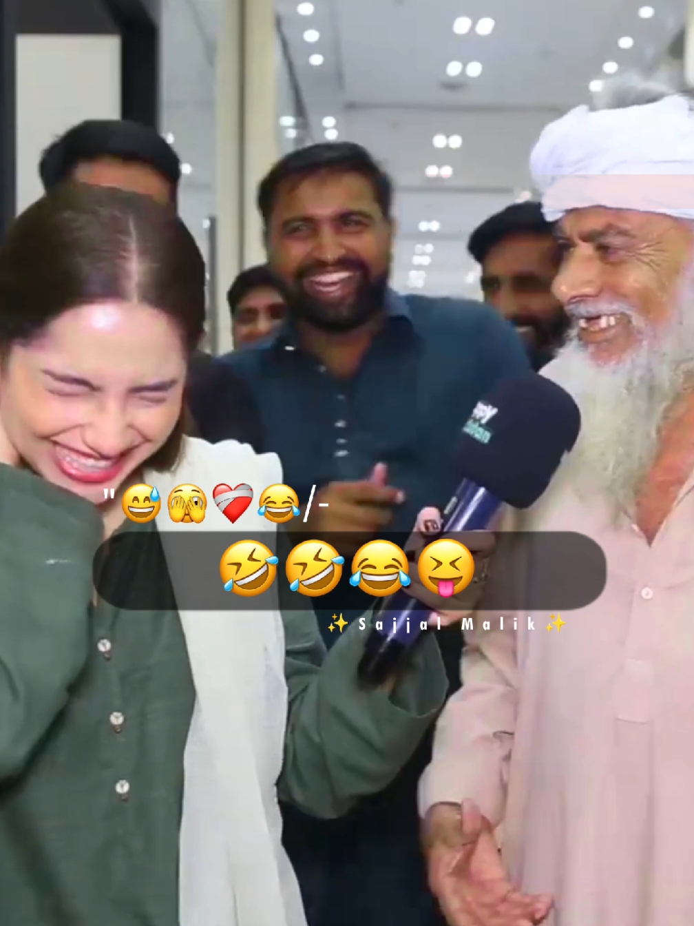 Gool mool Chacha Rafique 🤣🤣😂#foryoupage #viralvideos #trendingvideo #funnyvideos #foryoupage #funnyviralvideo #sajjalmalikofficiall #sajjalfunnyvideos #newfunnyvideo #million 