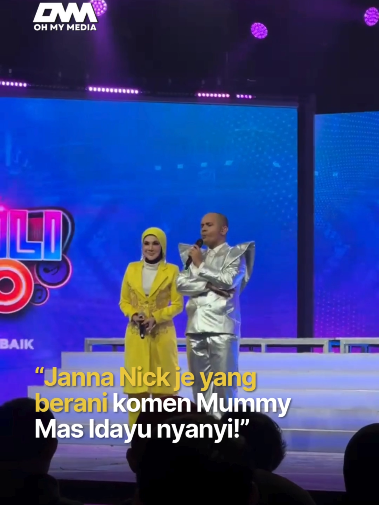 Mummy baru je nak keluar pentas lepas buat persembahan, tup tup @jannanickofficial panggil nak bagi komen! HAHA.  ##ohmymedia #ommmedia #familiduo #jannanick #masidayu