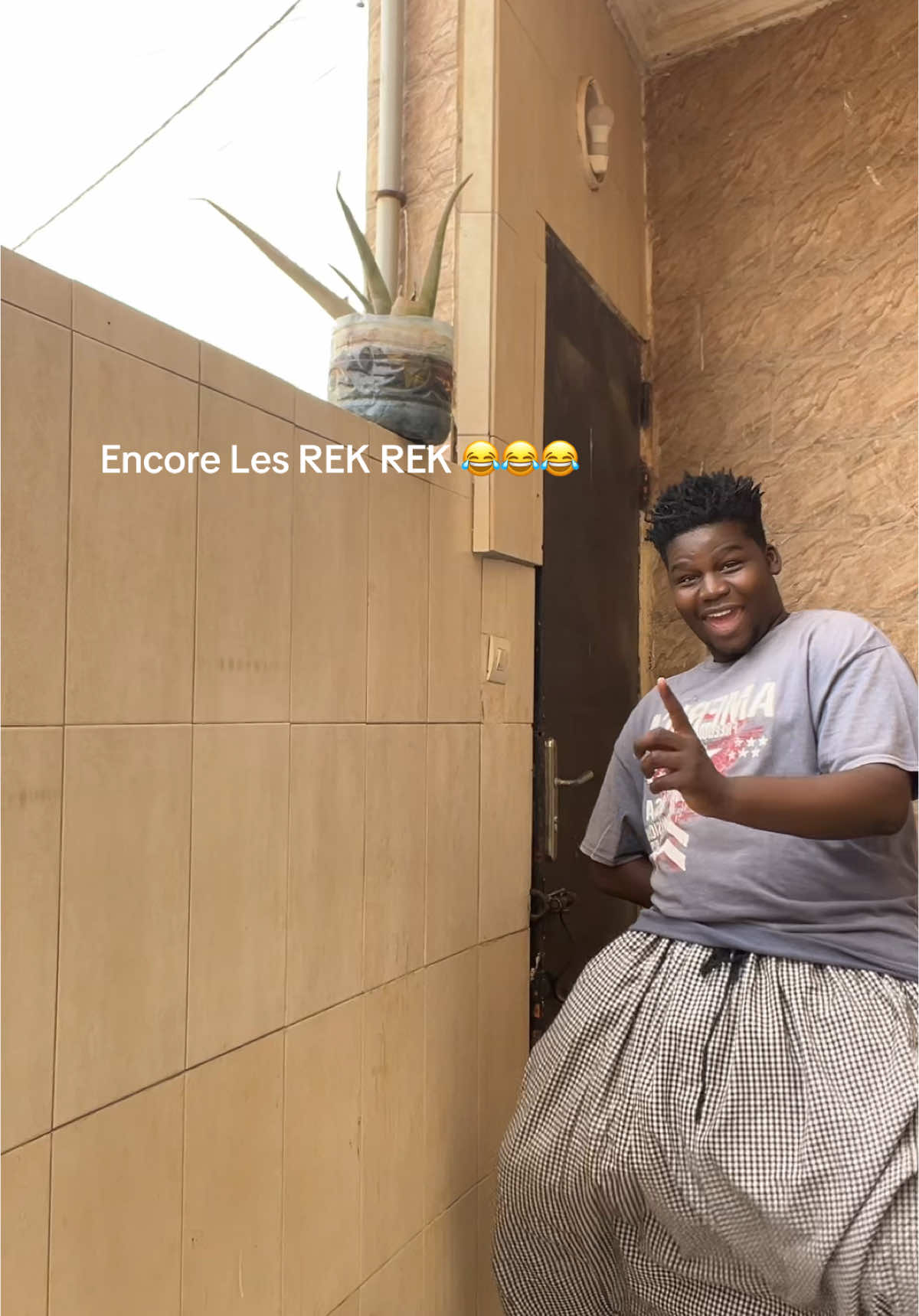 Truc la passé sans nous les REK REK C’EST fauxxxx😂😂😂  @diabsonthebeat 😂😂😂😭 #viralvideo #humor #rire #challenge #tiktoksenegal 