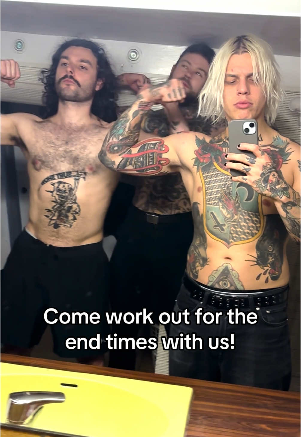 This is our secret to staying fit on tour. 💪 @Sortsjael @Dennis Hursid @Mikkel Hvam  #deathcore #metalcore #breakdown #training #workoutmotivation 