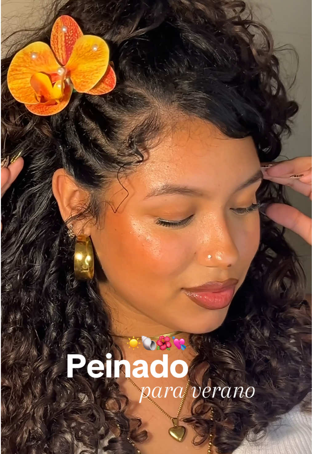 al fin peinados para verano🐚🌺☀️ Hairclip: @JARDIN DE SHANTY ✶ #fyp #curly #fypシ #curlyhair #rizos #rizada #rizo #onduladas #afro #cabello #islandgirl #verano #summerhairstyles #peinado #curlyhairstyles 