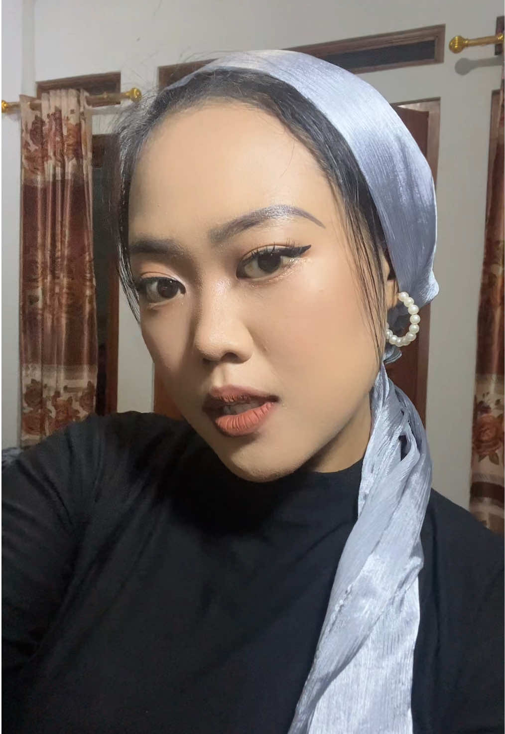 bukan make up latina tapi mau ikut tren nya aja hehehe #latina #latinamakeup #turban #hijabturban #turbanstyle #trend #foryou #fyp 