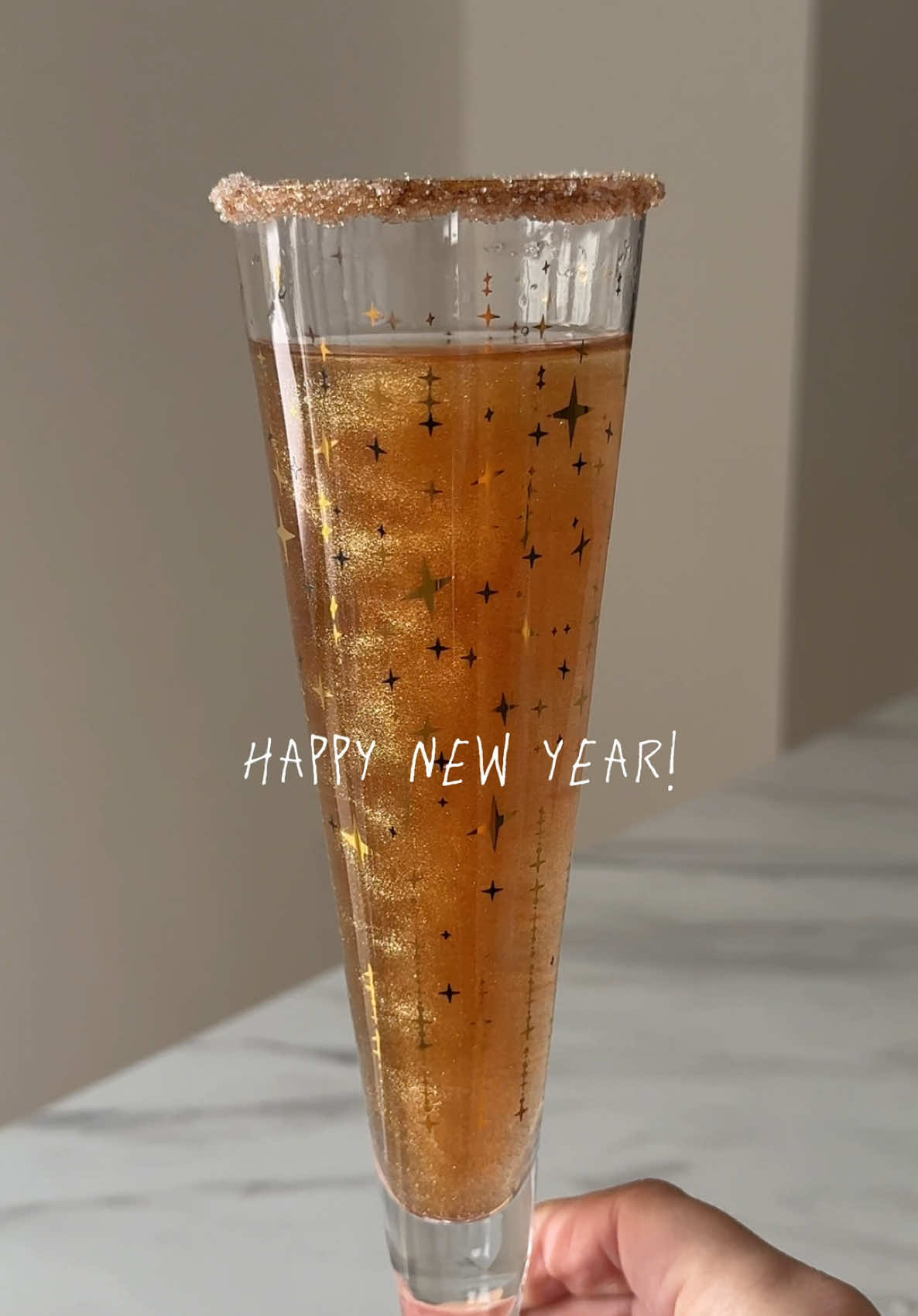 new years eve idea: cotton candy glitter ball drop (with edible glitter of course) ✨🥂 #newyear #newyearseve #happynewyear #balldrop #glitterbomb #edibleglitter #champagne #moet #prosecco #newyearsparty #cocktail #cocktails #cocktailrecipes #nye #nyeparty #silvester #newyearseveparty #partyideas #nyeoutfit #newyearsnails #newyearparty #happynewyear2024 #french75