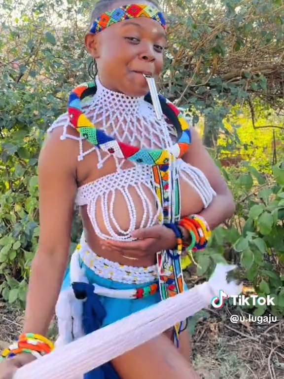 In Zulu Culture, women do not contribute any sexual meaning to their naked breasts. Women in different stages of their lives wear different beaded outfits. The older they get and as they are married, the more they cover their bodies. Different colors and beads are used to express feelings and communicate messages regarding their gender and marital status.  Each ceremony in Zulu culture has its own dress code. Zulu dress South African village culture traditional video religion dance women's special girl femininity lifestyle virgin  #zuluculture  #subscribe #trending #tribes #african #traditional #cultural #viral #dance #Music #traditionalwear  #traditionaldance  #southafrica  #zuludance  #culture #sama28 