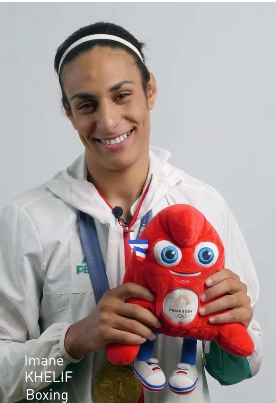 Another cute clip of @imanekhelif10 to sweeten the rest of your day 🥇🥰 Imane: “I am very proud to be an Olympic champion with a well-deserved gold medal. The medal has been a dream since childhood. Thank you.” #ImaneKhelif #Imanies #إيمان_خليف