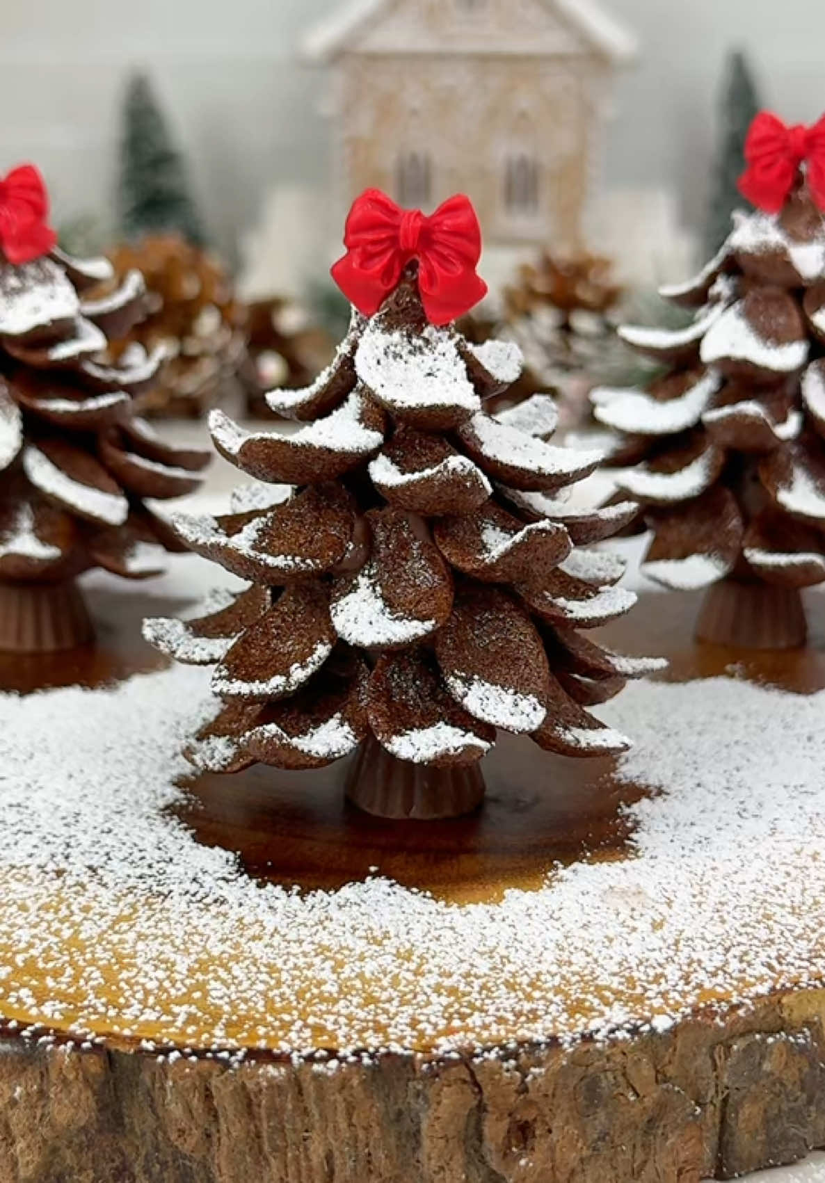 Brownie Cereal Snowy Christmas Trees 🌲 I decided to make Christmas trees this year instead of Pinecones. Yes, they are time consuming but in part because I dipped the brownies in chocolate. I wanted their shape to hold up but I actually found it to be an unnecessary step so I suggest skipping it! Although they tasted amazing. ♥️ #christmas #christmastree #christmasbaking #christmastreats #christmasbrownies #christmasideas #brownies #dippedtreats #cakepops #browniepops