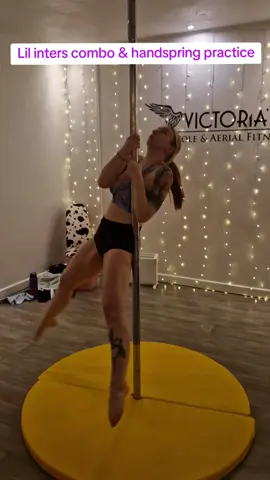Inters combo & twisty handspring practice ✨️ #pdcombo #pdintermediatecombo #pdshouldermount #pdsailor #pdbutterfly #pdflatlinescorpio #pdsuperman #pdhandspring #pdhandstand #poletok #poletokers #polefitness 
