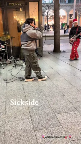 Qué me entierren con la p.ch4 por fuera, pa que se la coma un ratón 🎶🎶 #sicksideoficial #musica_enla_calle #musicaendirecto #musicaenvivo #zaragozaennavidad #conciertosnavideños #porlascallesdezaragoza #zaragozando #laveredadelapuertadeatras #extremoduro @🔞Extremoduro oficial🔞✅ @Robe @Sickside 
