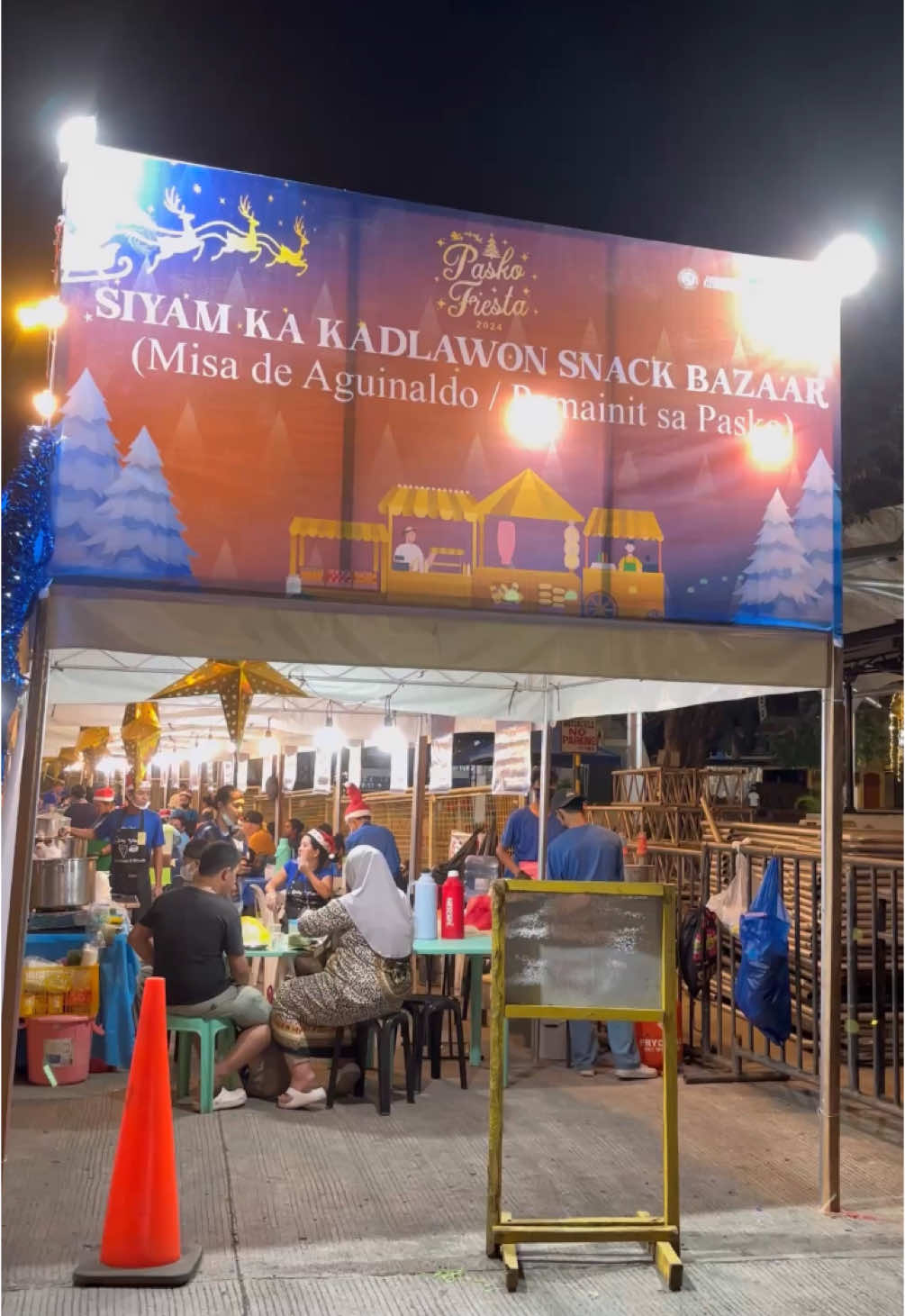 Siyam Na Kadlawon Snack Bazaar outside San Pedro Cathedral, Davao City   🎄 Puto Bumbong 🎄 Sikwate 🎄 Kakanin 🎄 Arroz Caldo 🎄 Empanada 🎄 Bihon 🎄 and so much more #fyp #DavaoCity #Davao #SimbangGabi #PutoBumbong #Sikwate