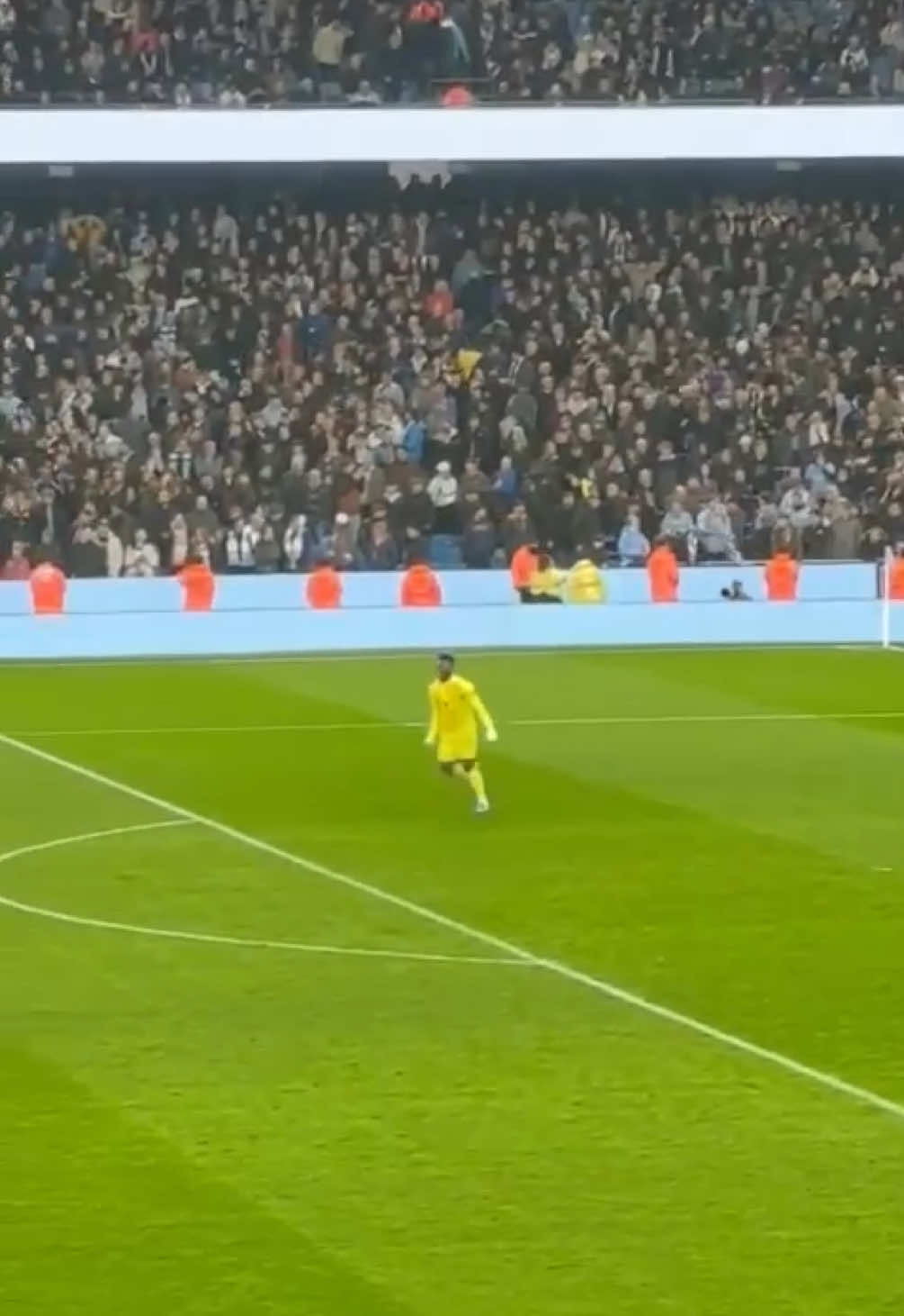 Onana was LOVING LIFE after United’s winner vs Man City 🔴😍 via @Adam Murphy #manunited #onana #mancity #PremierLeague #manchesterderby #pl 