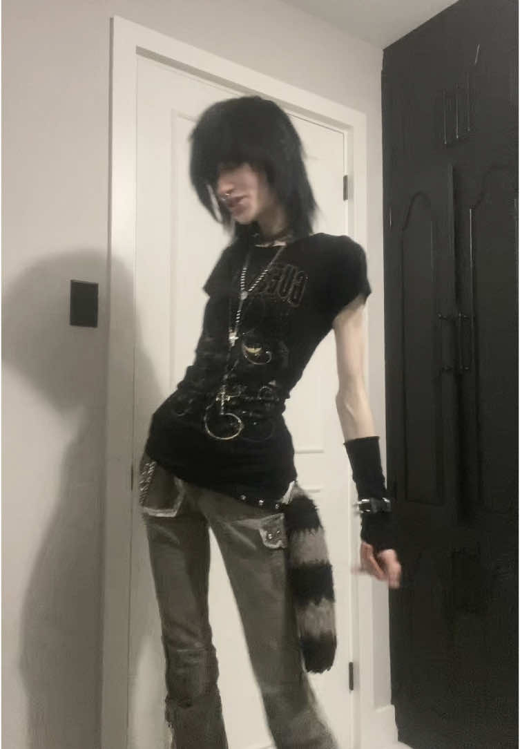 Pretty Rave girl but this time with baggy pants bcuz my body is all people could point out •_• #rawrxd #ravegirl #emo #dance #2000s #emoboy #rawring20s #scenekid #myspace #fyp #y2k #2000sfashion #alt #prettyravegirl #foryou #2000semo 