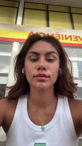 eu as 7:00 largada no posto esperando o uber 