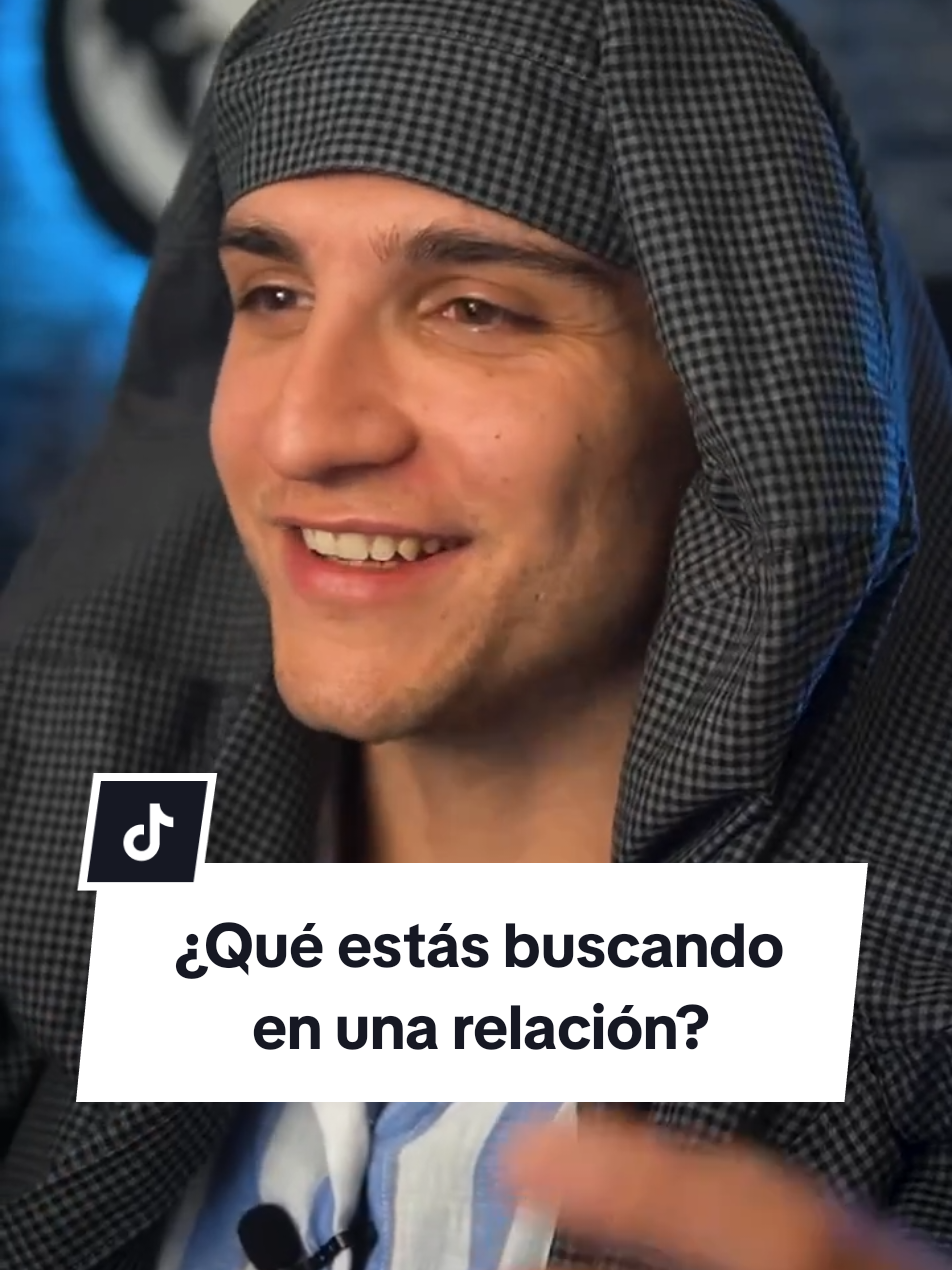 Aquí llegamos a un punto muy importante: La visión que tenemos de lo que “queremos” es una especie de raíles de tren por los que circula el tren de nuestra vida. Y dime ahora, ¿Qué estás buscando en una relación? Sígueme y aprende cómo mejorar tu relación contigo mismo y con las personas que realmente te atraen. 🔄 #comoligar #seduccion #psicología #autoestima #ligar #tinder 