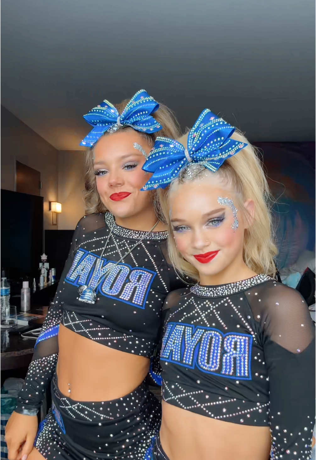 Day 2!! #encore #allstarcheer #compdayy #royal #cheer #starsvipers #cheerleader #royalcobras #comp #cheercomp #transition #daytwo @lay lay