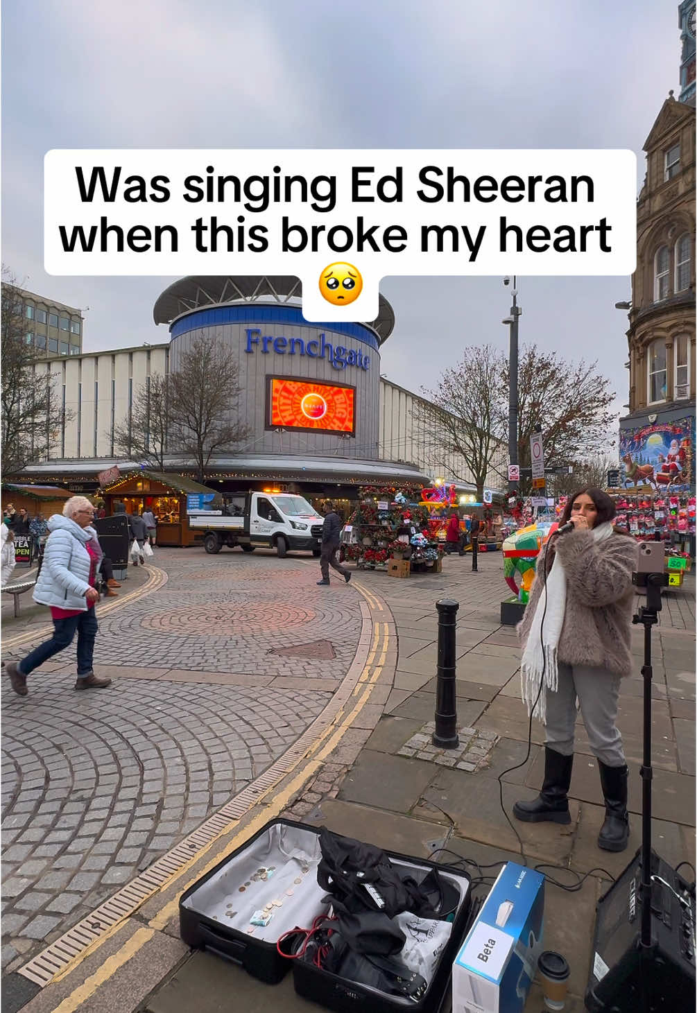 I hope she's ok😔💔#singer #singing #reaction #sadsongs #sadvideos #edsheeran #heartbreak #heartbroken #public #busker #busking #fyp #sadness #cover 