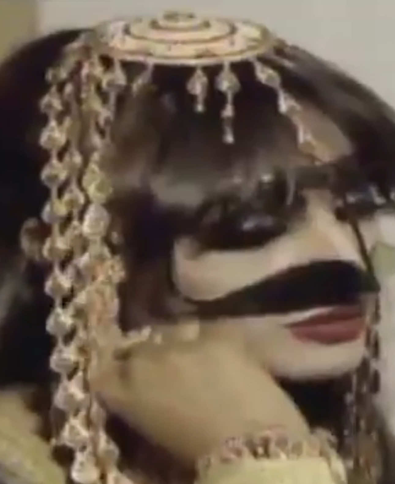 im obsessed with this video sorry #uae #emirati #2000s #khaleeji #y2k #arab #arabcore #jumpstyle #yabujincore #foryou #fyp