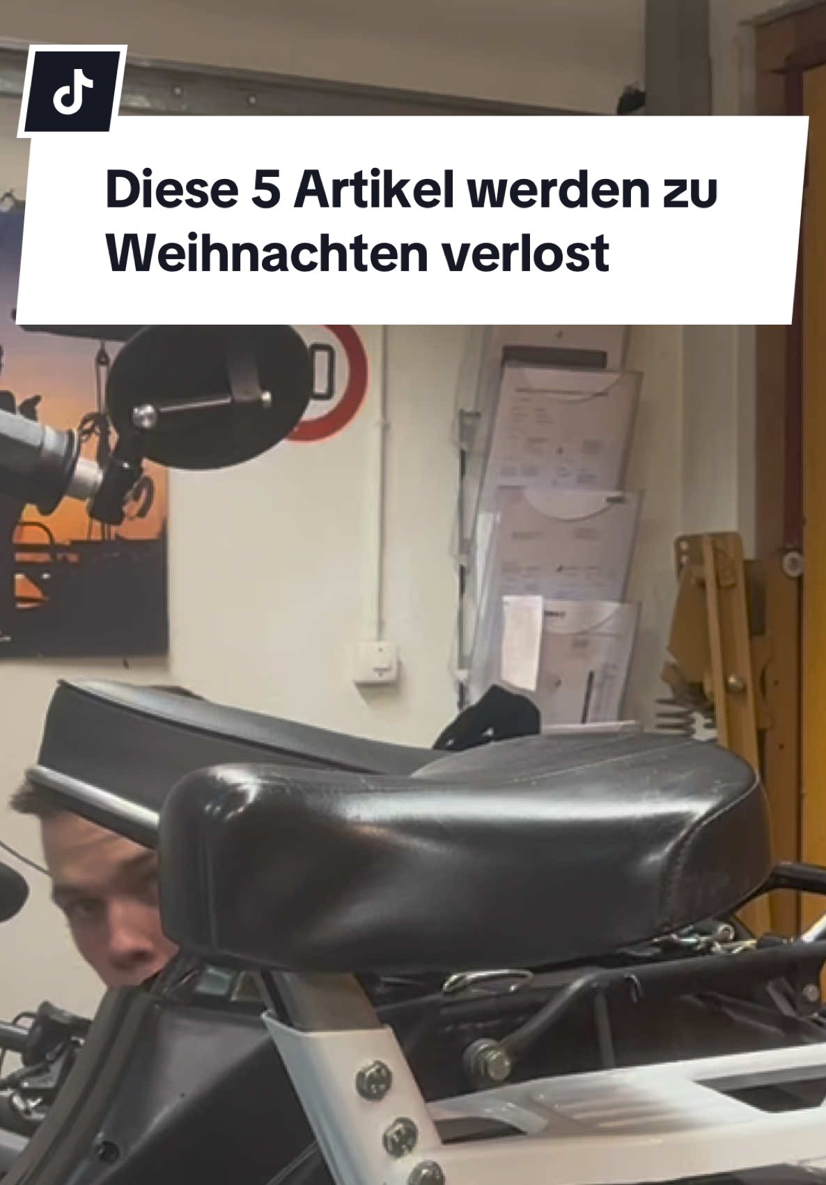 Diese 5 Artikel verlosen wir noch vor Weihnachten. Video bis zum Ende anschauen um alle Bedingungen zu erfüllen😉. 1. mir folgen 2. @scooti folgen 3. 3 Freunde markieren. Weitere Infos folgen😉. #scooterama🇨🇭 #fyp #swiss #bringenhei #verlosung #viral_video 