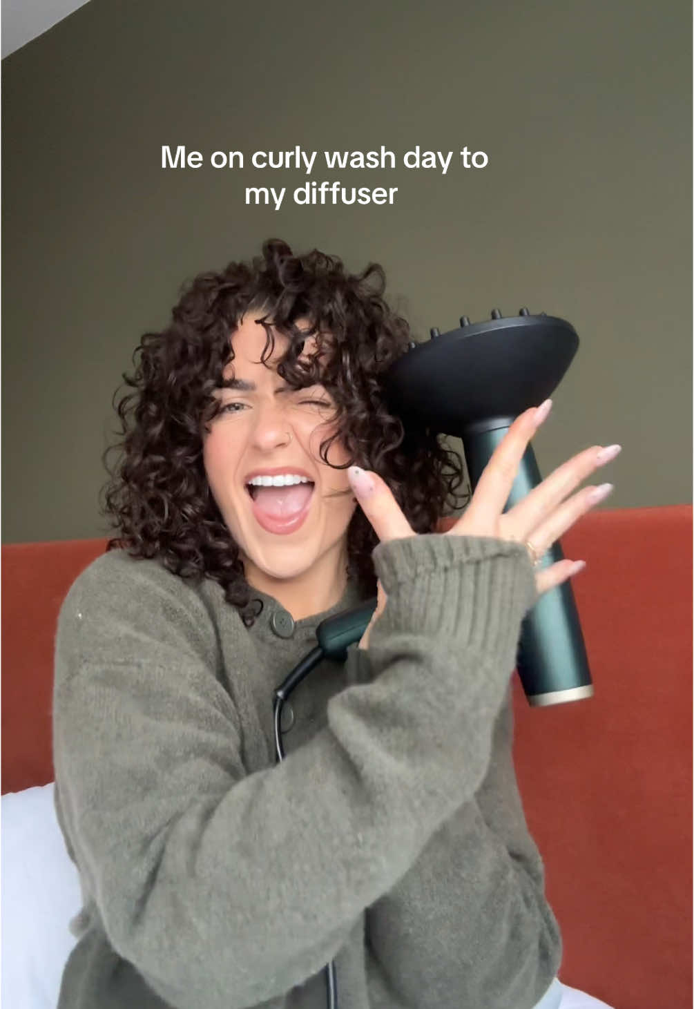 If you aren’t using a diffuser then you are doing your curly routine all wrong #curlyhair #curlygirl #curlytok #curls #finehairtips #3acurls 