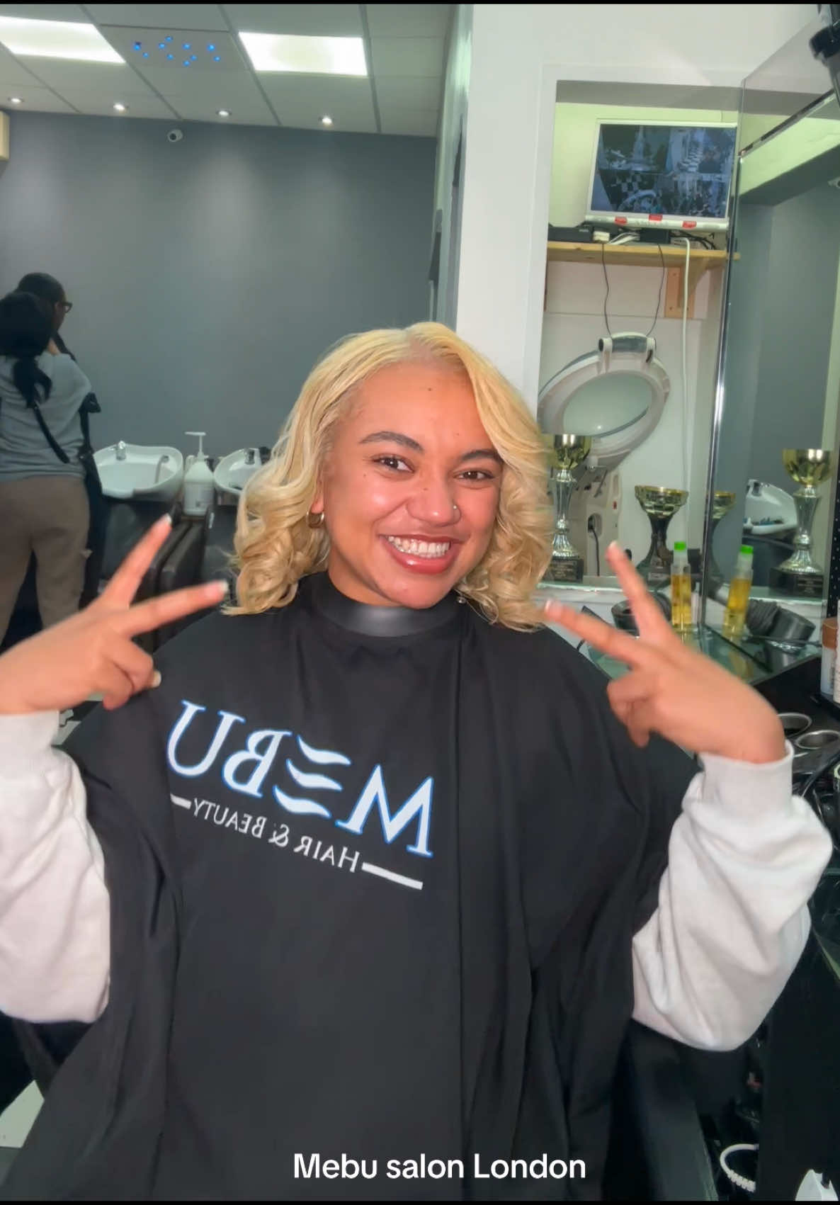 Colour with face framing . @rosiye__ #Hair#mebusalonlondon #mebusalon #habeshatiktok #ethiopian_tik_tok🇪🇹🇪🇹🇪🇹🇪🇹 #eritreantiktok🇪🇷🇪🇷habesha #london#blondhair#uk#londonlife #southlondon #fyp #hair # #balayage #habesha  l