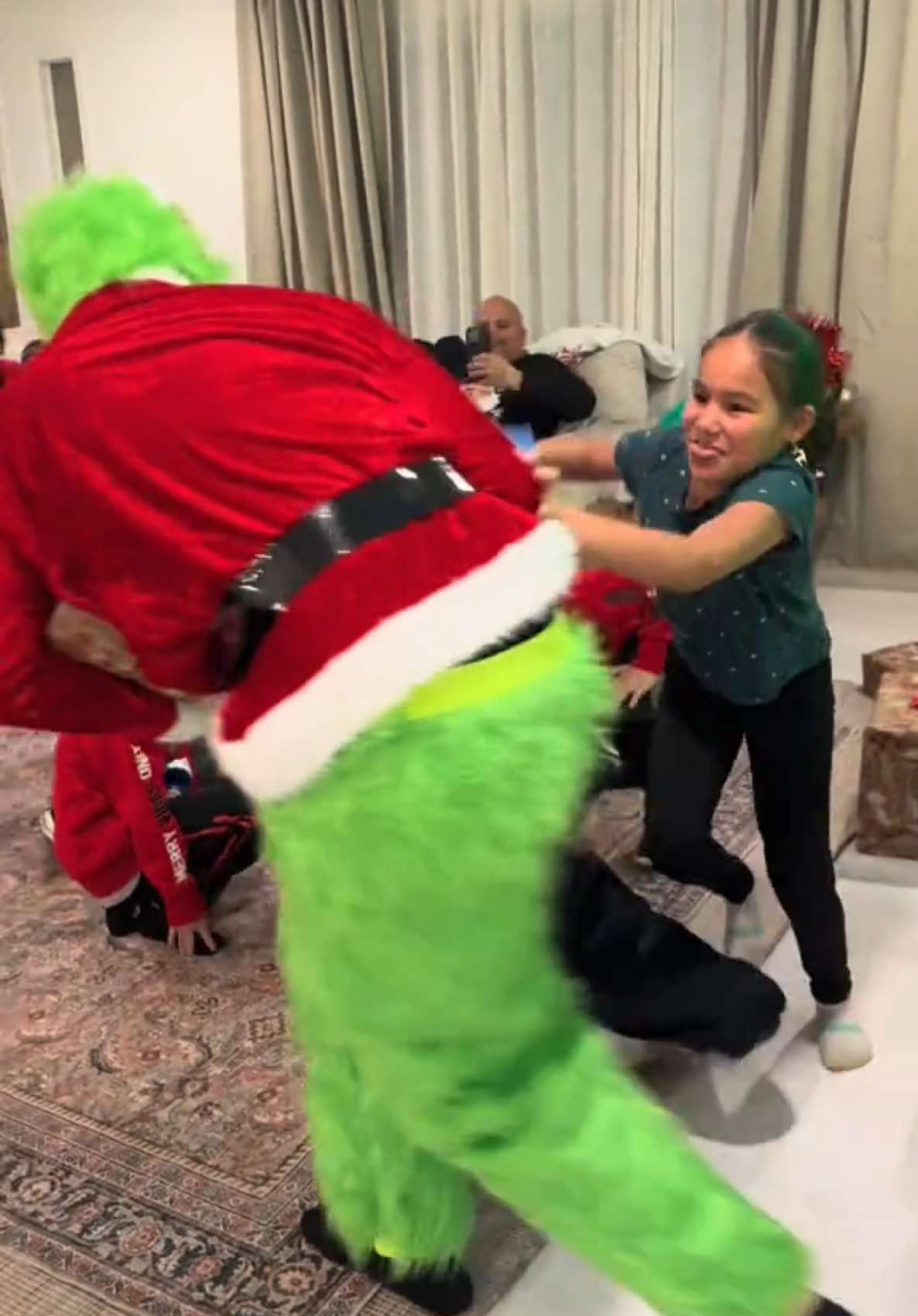 Grinch prank on kids 😂🎄 2 close heart attacks, 2 biys ready to fight, 1 eye poke injury! 😂 #grinchmas #grinchtiktok #grinchstolechristmas 