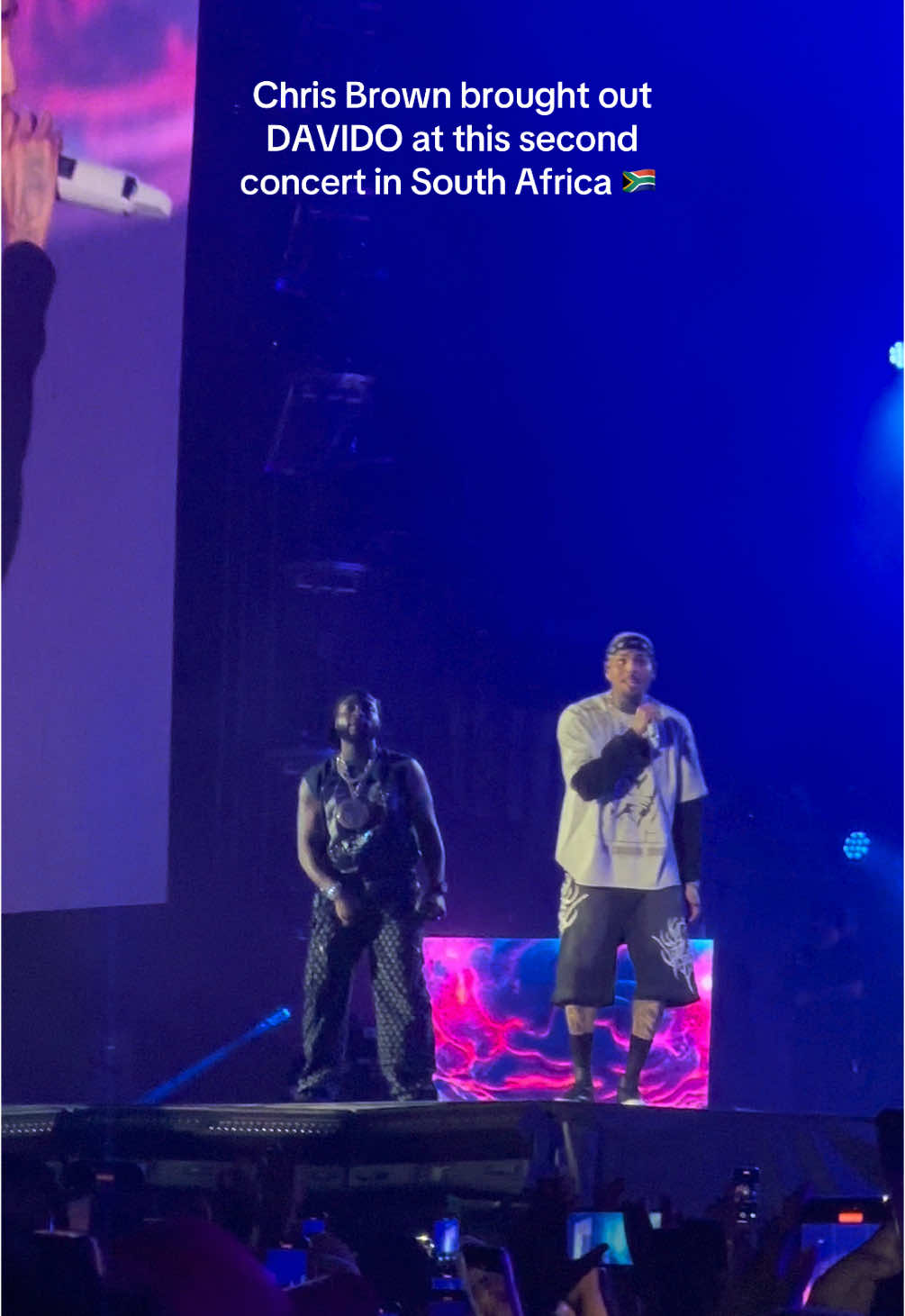 That was the best concert ever. I have so many videos!! Should I post one by one or combine the best moments in one? 😂 tell me in the comments and will post more tmwwwww let’s go to the club #chrisbrowninSA 