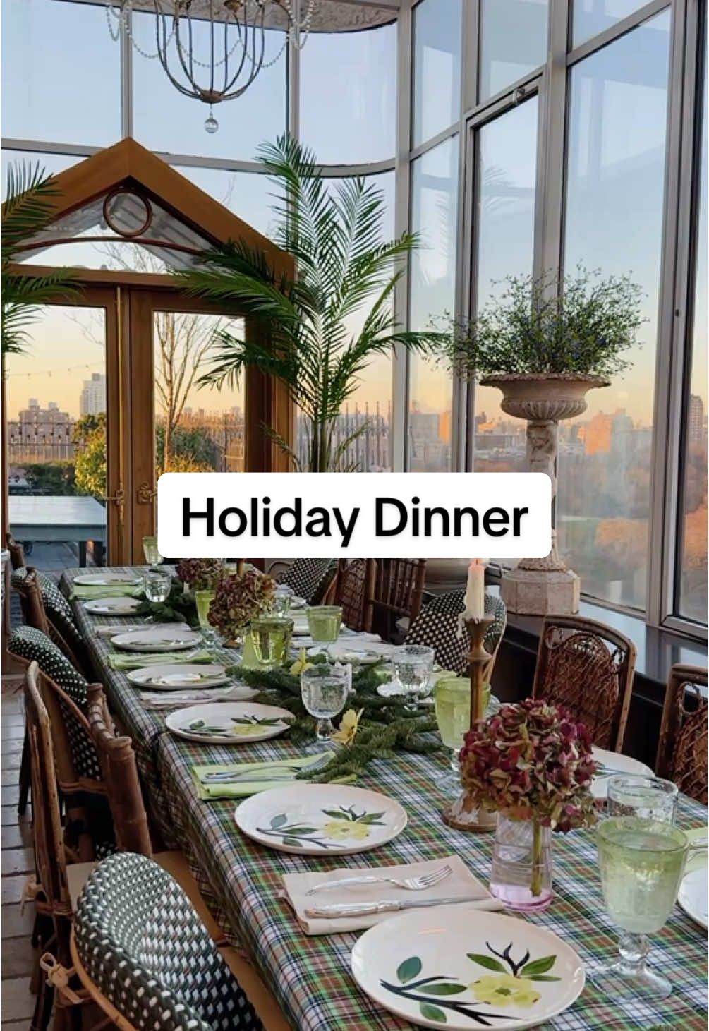 The most wonderful time of year @Barbara Corcoran @Tom Higgins #holiday #christmas #familydinner #nycapartment #family #nycrealestate #uppereastside #familytok 