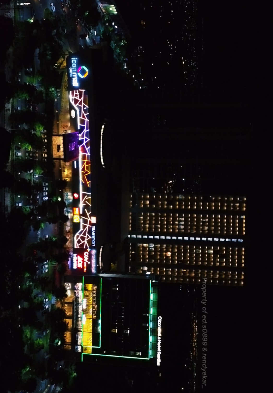 Icon mall emang kalo malam secandu itu ✨ , Next explore kemana lagi? #dronevideo #iconmallgresik #dronegresik #cinematicvideo #creatorsearchinsights #djindonesia #gresik #infogresik #exploregresik #djiglobal #hotelsantika #fyp #gresiknight 