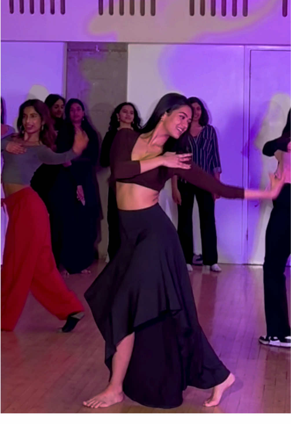 Chuttamalle 💕  🧠: @Ria Saraf  #bollywooddancing #bollywood #dancetok #desi #indian #danceclass #chuttamalle #jhanvikapoor #telugu #fyp #trendingsong #foryoupage 