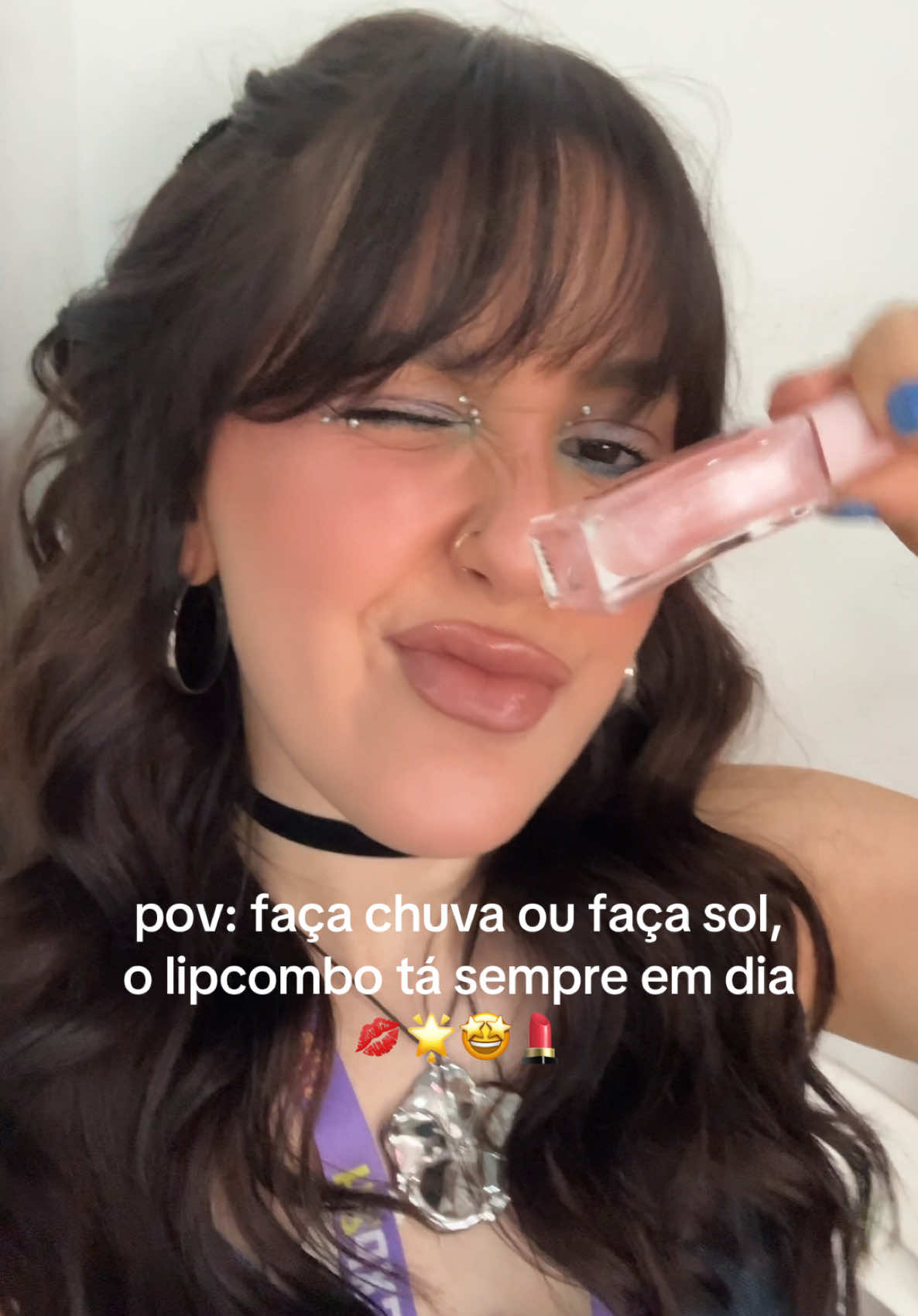 lipcombo e essa musica irritante e boa ao mesmo tempo KKKKKKKKKKKKKKKKKKK #pov #humor #fy #inspo #beleza 