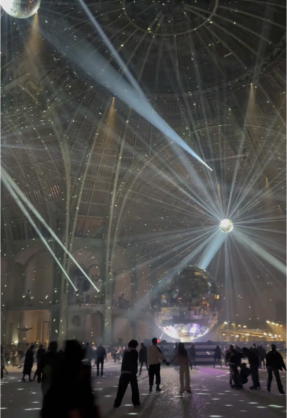 📍Le Grand Palais des Glaces opening night  🪩❄️⛸️ one of my favorite things i’ve ever done in Paris 💙   #pourtoi #fyp #grandpalais #paris #explore #christmas #grandpalaisdesglaces #xmas #disco 