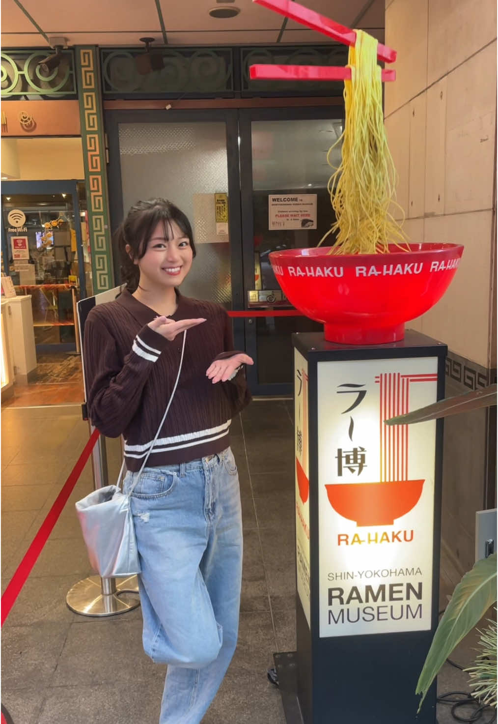 レトロな雰囲気が最高な新横浜にあるラーメン博物館。ミニラーメンもあるから色んな種類のラーメン食べれるよ😽#新横浜#横浜#横浜グルメ#新横浜ラーメン博物館#横浜デート#レトロ#食べ歩き