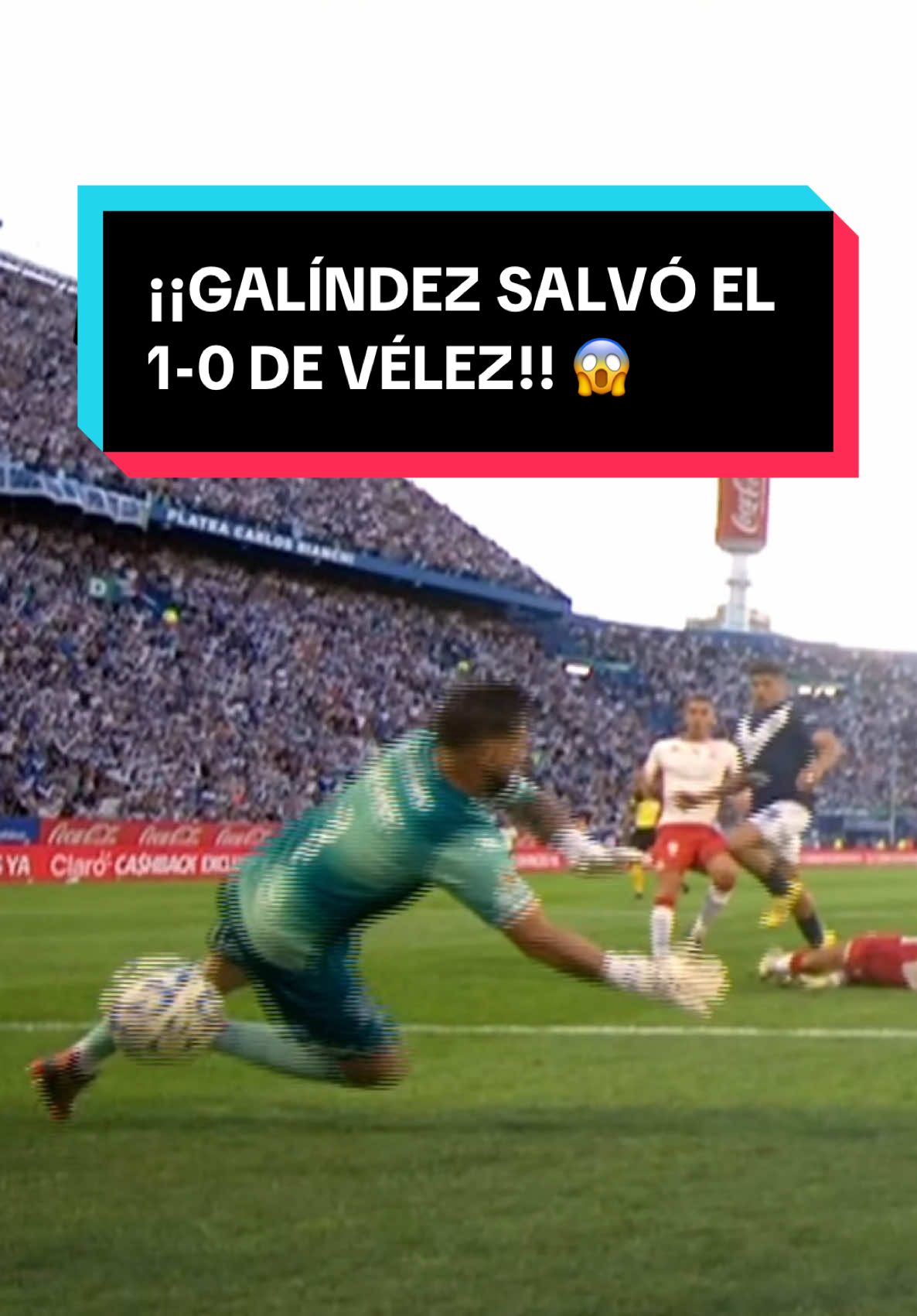 ¡PUEDE VALER UN CAMPEONATO! 🧤 Galínez y una espectacular atajada para evitar el 1-0 de #Velez ante #Huracan 🔥⚽️ ▶️ Más 🇦🇷 #LigaProfesional en #DisneyPlus #TikTokDeportes #Futbol