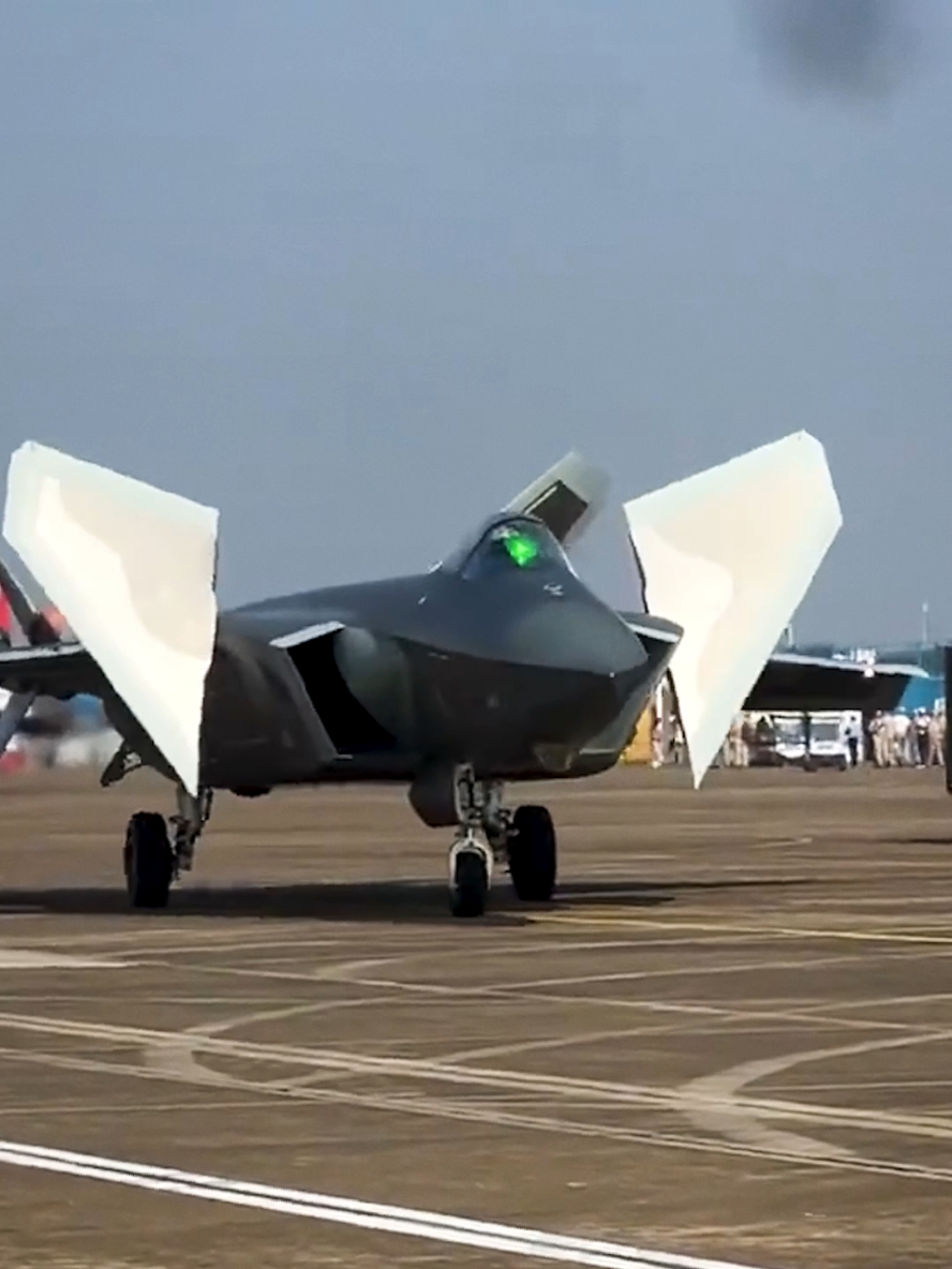 Leaked: Close-Up Look at China's J-20 Stealth Fighters as they Taxi for Takeoff Catch a close-up view of two Chinese Chengdu J-20 stealth fighters as they taxi down the runway, preparing for takeoff. Designed as a fifth-generation fighter, the J-20 showcases advanced stealth technology, cutting-edge avionics, and impressive maneuverability. This footage highlights the J-20 in its element, offering a rare glimpse of one of the most advanced aircraft in service today. Credit: Lurker on YT (thank you) #j20 #china #fighterjet #stealth #fyp