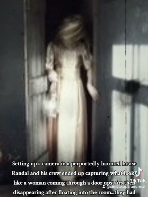 Ghost of a woman is captured in the upstairs bedroom #paranormal #ghost #spooky #haunted 