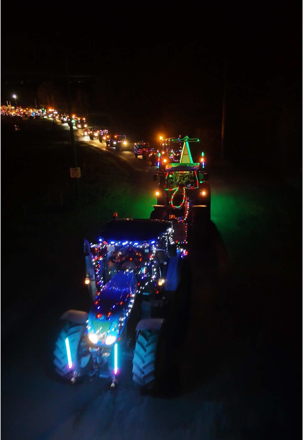 Neverending trail of tractors  #masseyferguson #christmas #country #countryside #tractors #tractor #tractorrun #charity #fundraising #christmaslights #yfc #yfcdoitbest #massey #backbritishfarming #johndeere #jcb #claas #valtra 