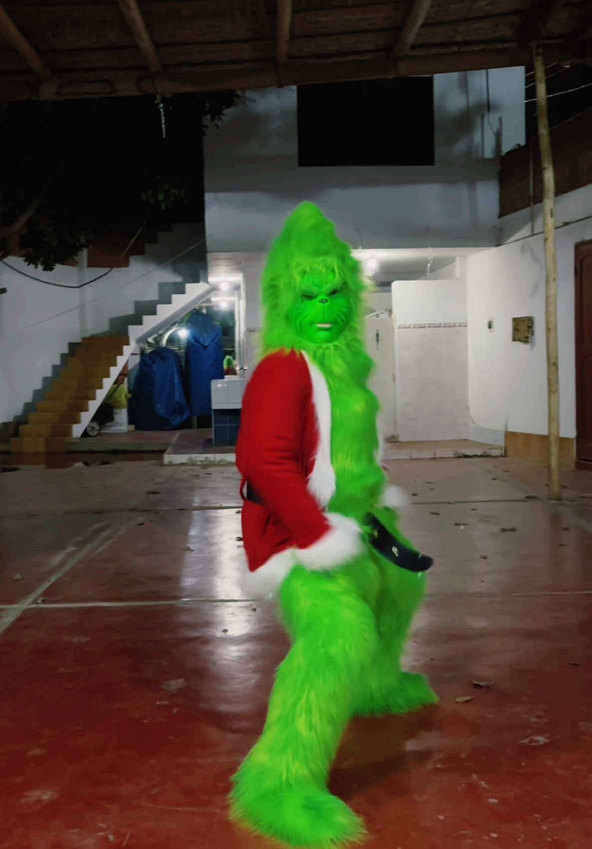 GRINCH 🐸ASI NO SE BAILA RENEE 🤪 DISNEY NAVIDEÑO TAMBIEN SE UNIERON AL TREND DE MODA #viral #grinch #viralditiktok #trends #cecishowysusamigos #renne #cecishowysusamigoshuachoperu #rhenné #disneynavideño #muñecodenieve 